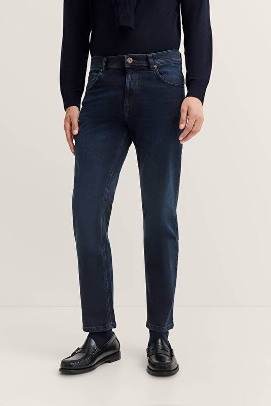   in navy - View: Model front