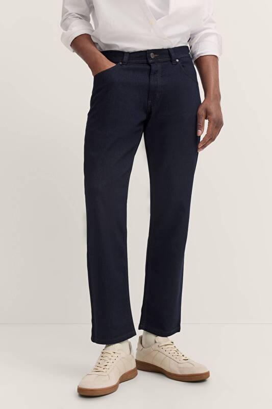   in navy - View: Model front