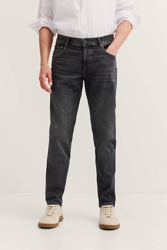   in dark grey - View: Model front