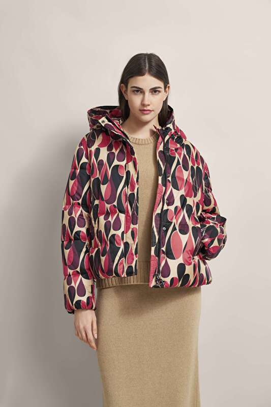 Quilted jacket with excellent thermal insulation in red - View: Model front