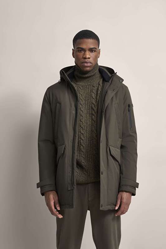   in olive - View: Model front