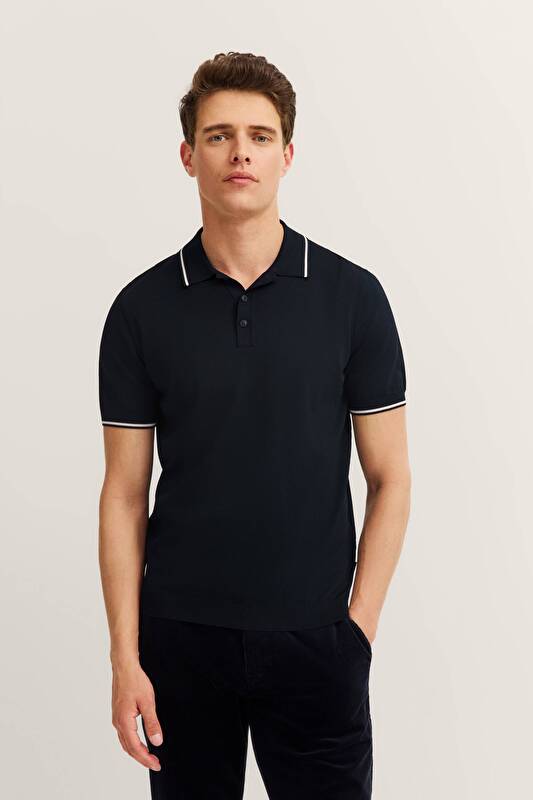   in navy - View: Model front