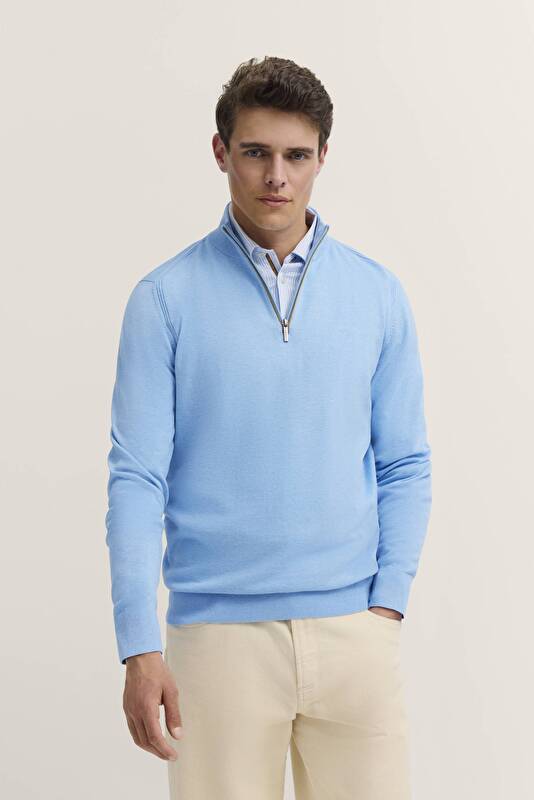   in light blue - View: Model front