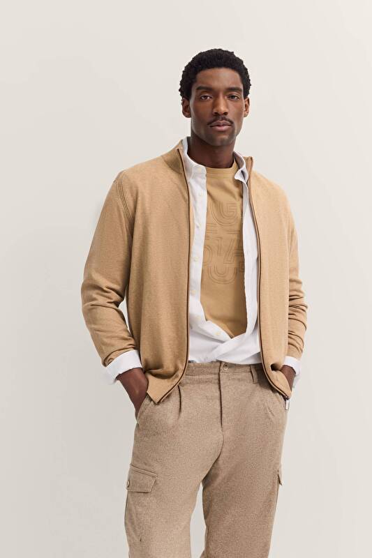 unbekannt unbekannt in beige - Ansicht: Model Front