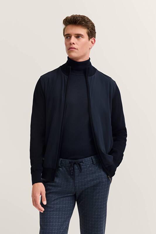 unbekannt unbekannt in marine - Ansicht: Model Front