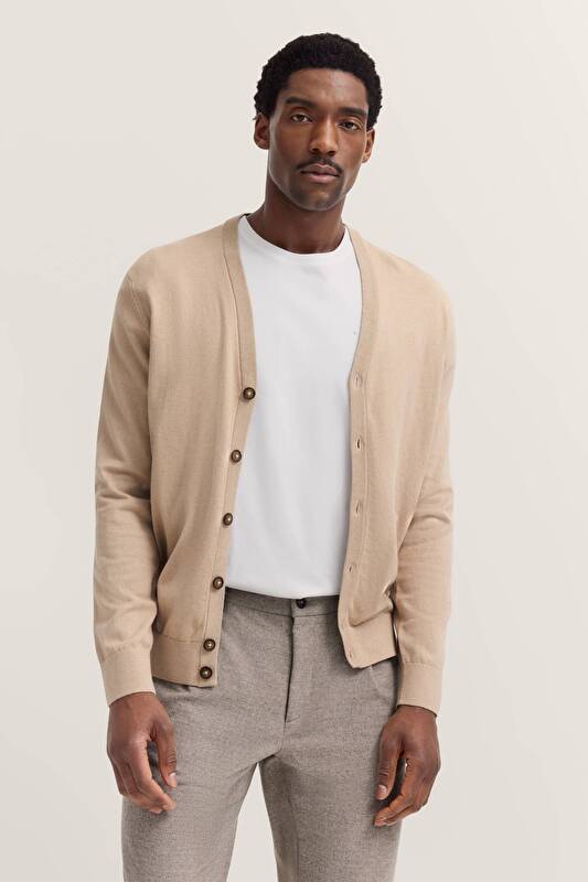 unbekannt unbekannt in beige - Ansicht: Model Front