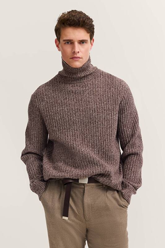 unbekannt unbekannt in ecru - Ansicht: Model Front