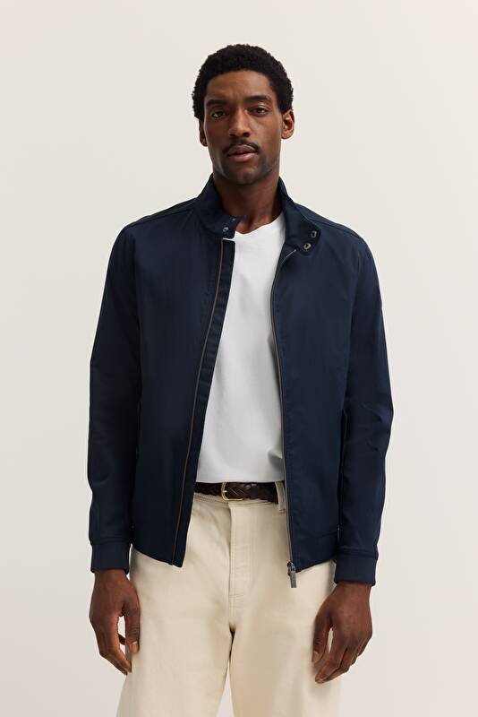  in navy - View: Model front