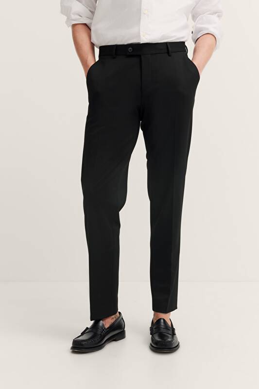 Mix & Match Hose mit Stretch & Bügelfalte in schwarz - Ansicht: Model Front