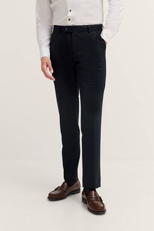Mix & Match Hose mit Stretch & Bügelfalte in marine - Ansicht: Model Front