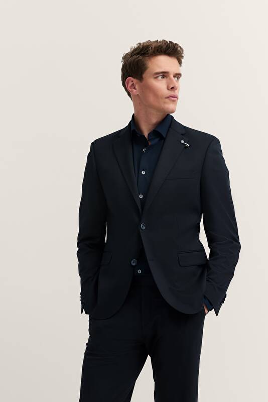   in navy - View: Model front