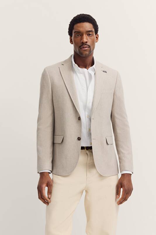   in beige - View: Model front