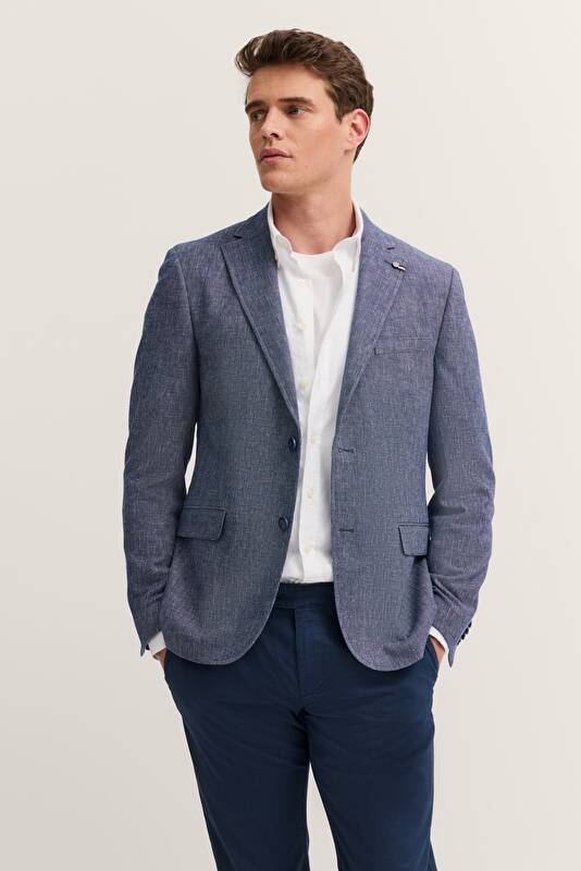   in navy - View: Model front