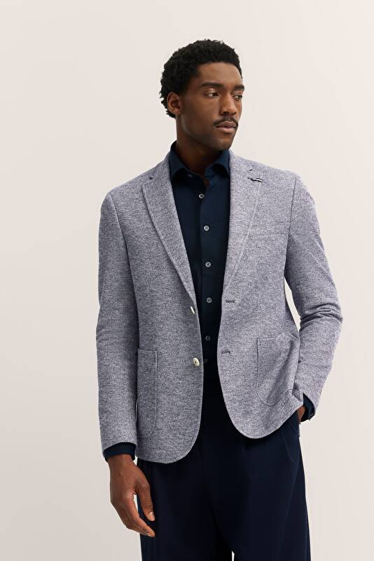   in navy - View: Model front
