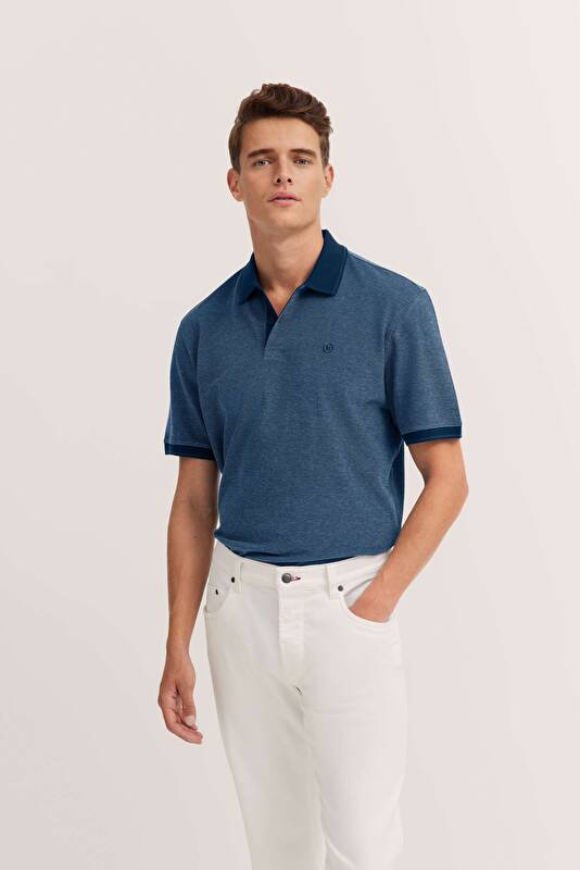   in navy - View: Model front