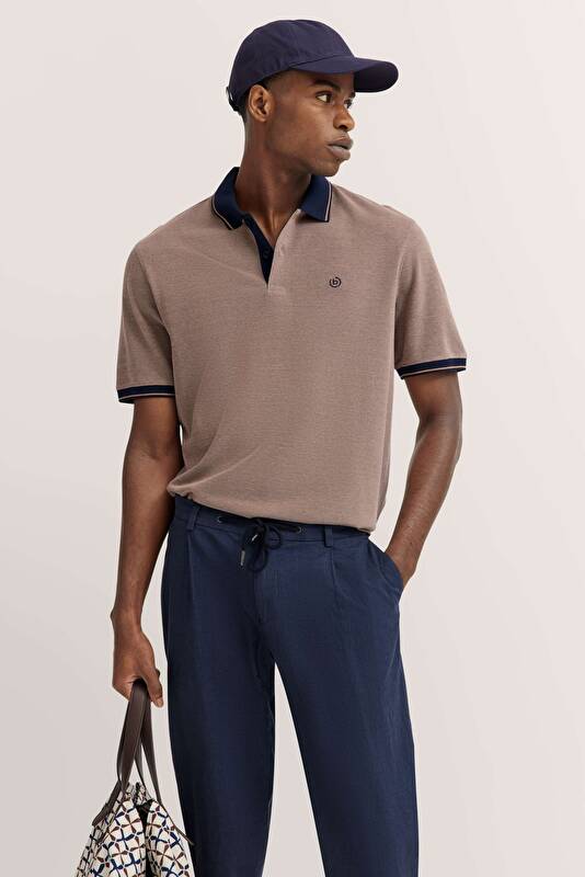   in taupe - View: Model front