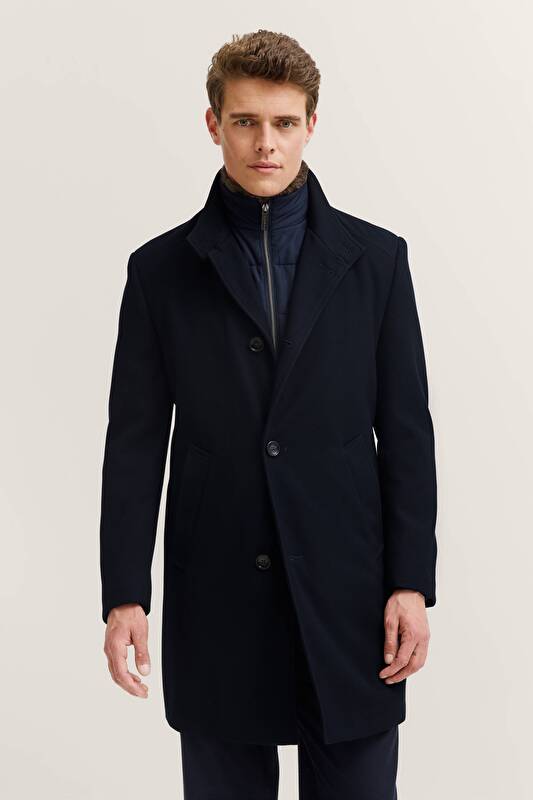   in navy - View: Model front