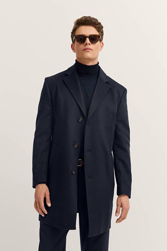   in navy - View: Model front