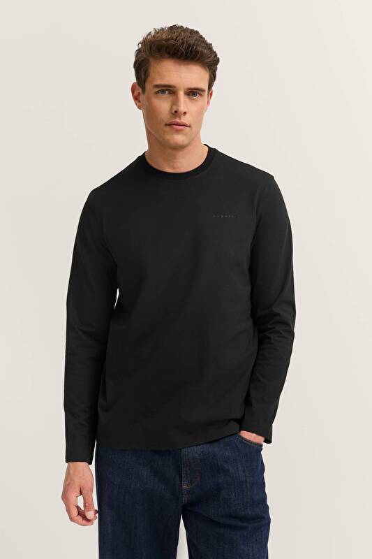   in black - View: Model front