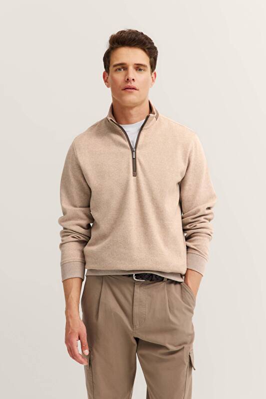 unbekannt unbekannt in beige - Ansicht: Model Front