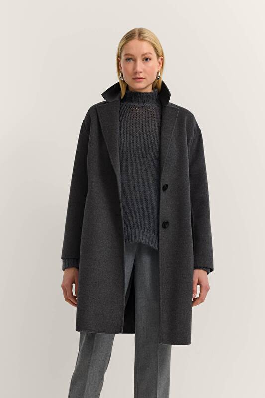   in dark grey - View: Model front
