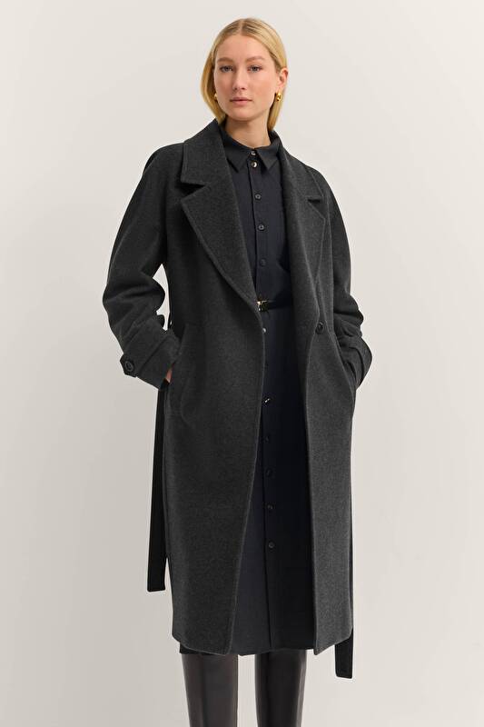   in dark grey - View: Model front