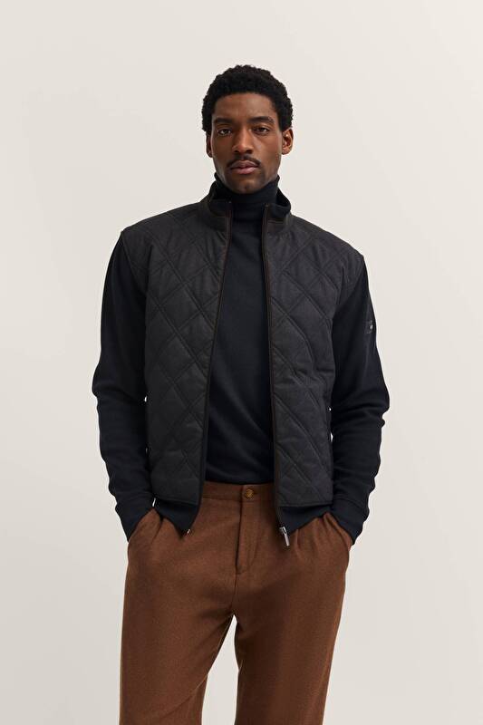   in dark grey - View: Model front