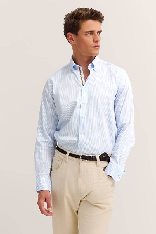   in light blue - View: Model front