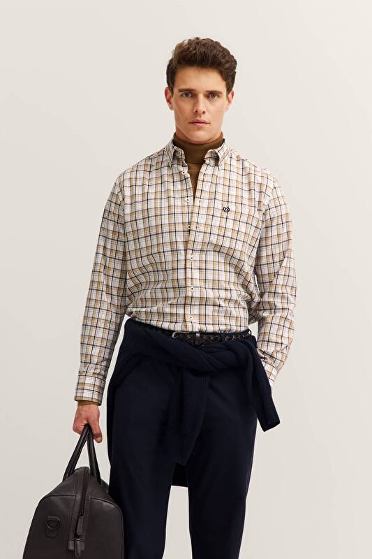 unbekannt unbekannt in beige - Ansicht: Model Front
