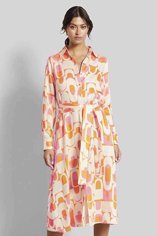 Shirt-dress with tie belt in orange - View: Model front