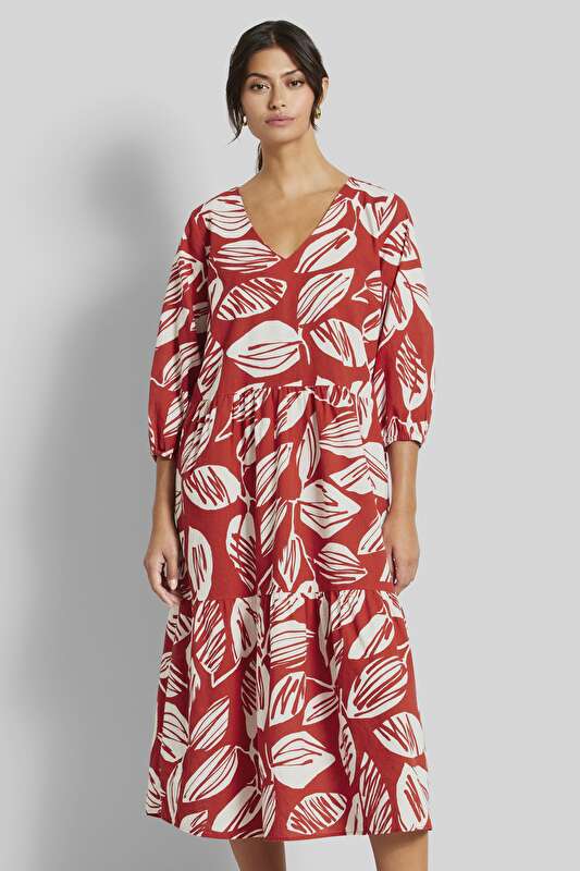 Summer dress with flounce in red - View: Model front