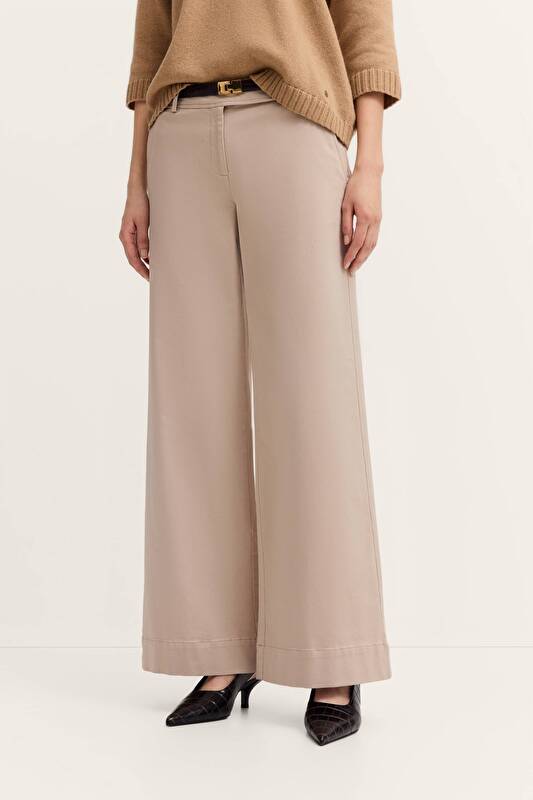 unbekannt unbekannt in beige - Ansicht: Model Front