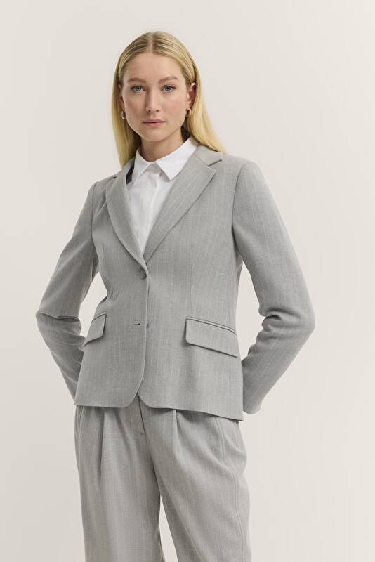   in grey - View: Model front