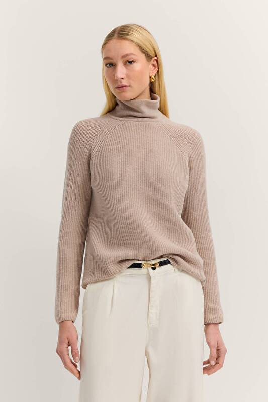 unbekannt unbekannt in beige - Ansicht: Model Front