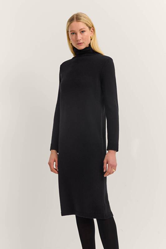 unbekannt unbekannt in schwarz - Ansicht: Model Front