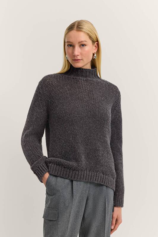 unbekannt unbekannt in dunkelgrau - Ansicht: Model Front