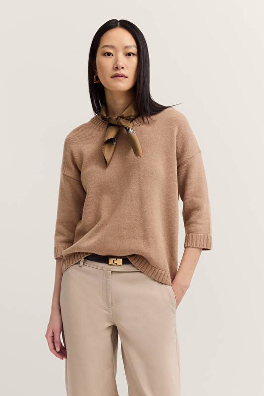   in beige - View: Model front