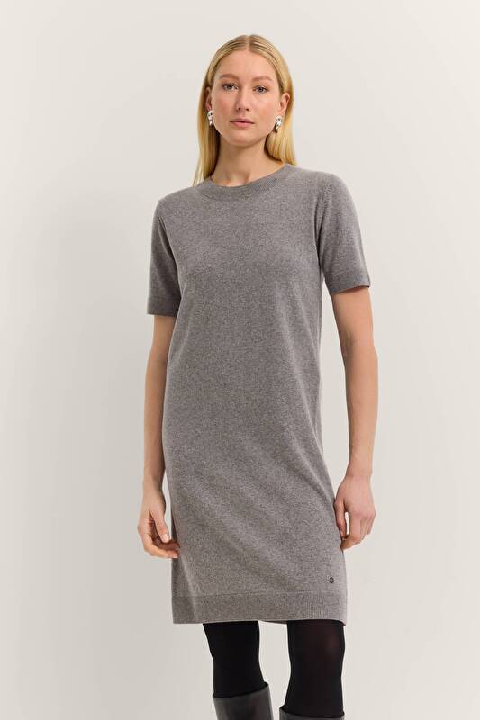 unbekannt unbekannt in grau - Ansicht: Model Front
