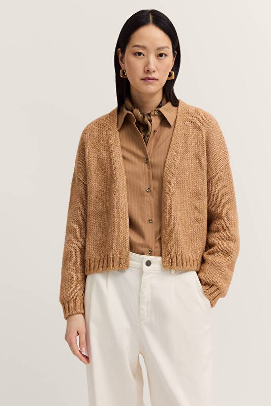 unbekannt unbekannt in beige - Ansicht: Model Front
